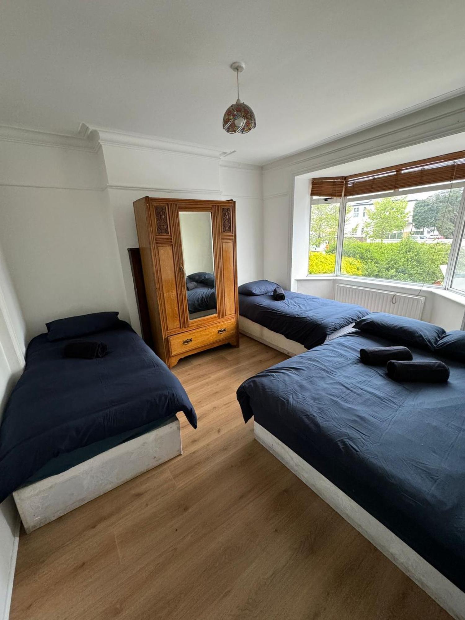 Big Family Room In Room At 2 Iveragh Rd-4 Dublin Exterior photo